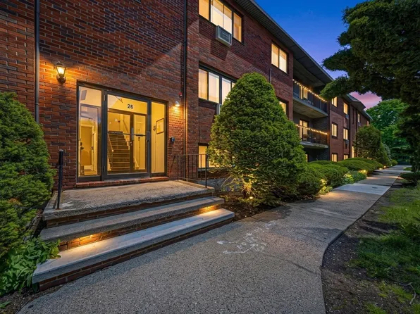 26 Faxon St APT 9, Stoughton, MA 02072
