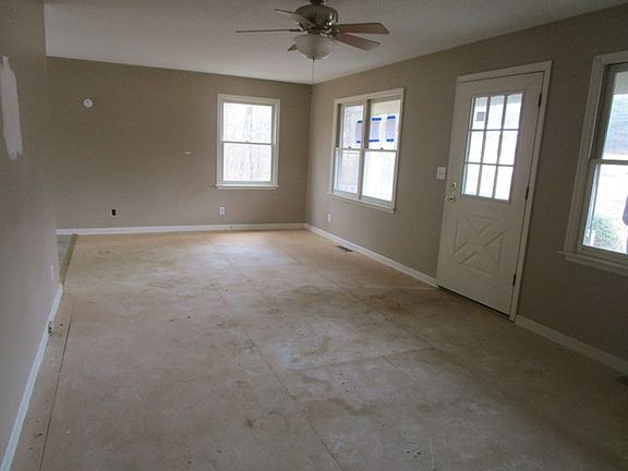 2nd image of 100 Oakridge St