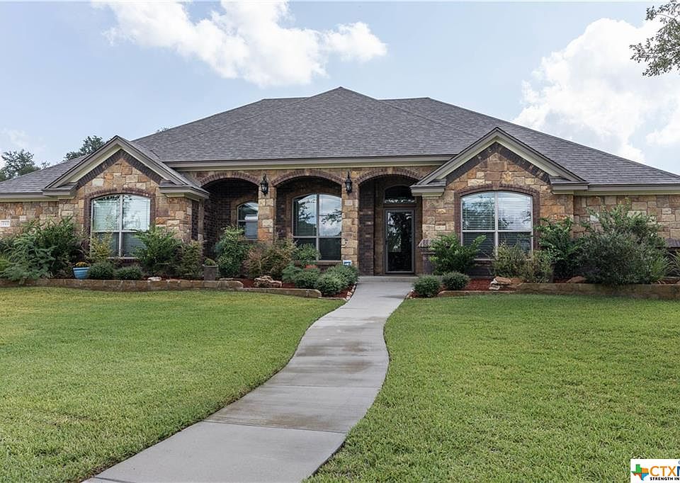 1st image of 3300 De Leon Cir