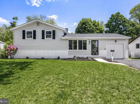 219 Somerset Rd, Deptford, NJ 08096