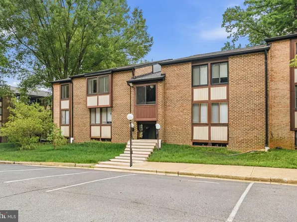9715 Kings Crown Ct APT 201, Fairfax, VA 22031