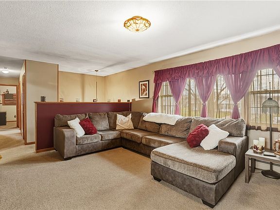 5th image of 236 Robin Rd