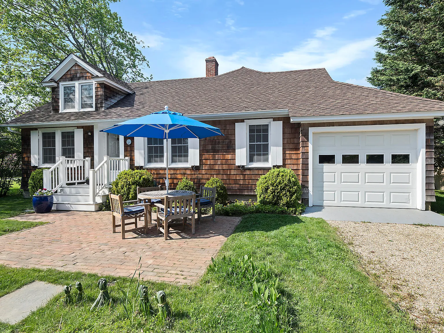 East Hampton Village Cottage — Photo 1