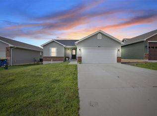 641 Rockshire Dr, Herculaneum, MO 63048