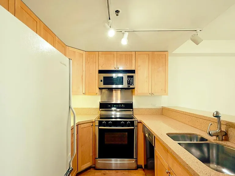 601 Van Ness Ave #151 — Photo 21