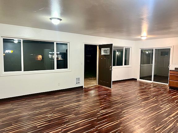 3rd image of 300 E Whidbey Ave APT A1