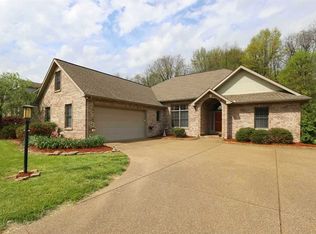 2855 Oak Trail Dr, Newburgh, IN