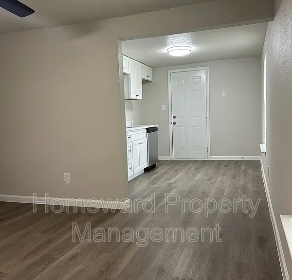 407 N Justin Ave #D — Photo 8