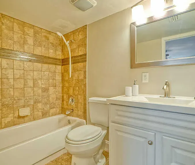 4326 Plaza Gate Ln S — Photo 9