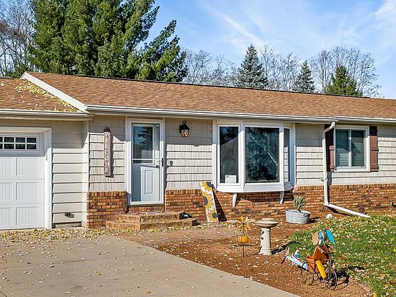 4th image of N5695 Lakeview Dr