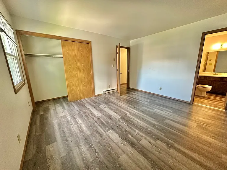 320 Joseph St — Photo 5