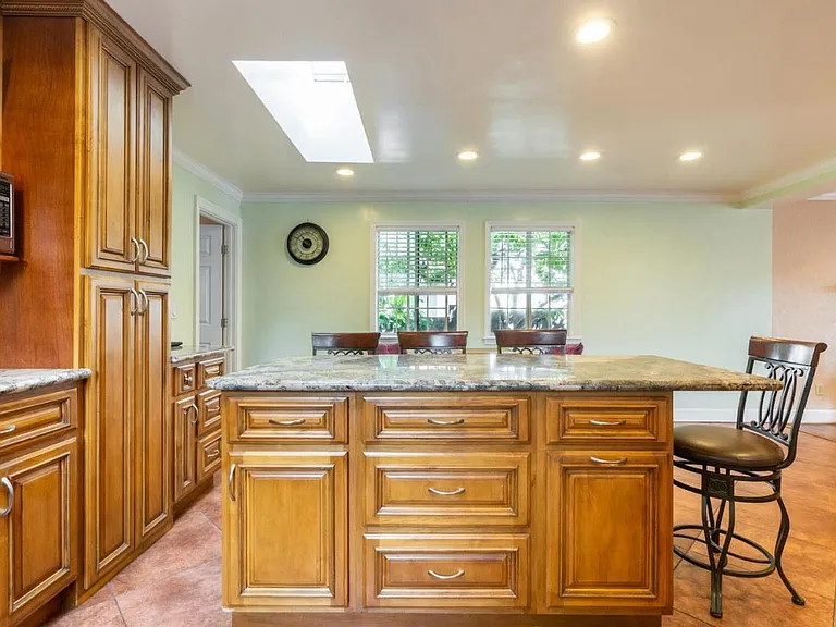 515 Flynn Ave — Photo 11