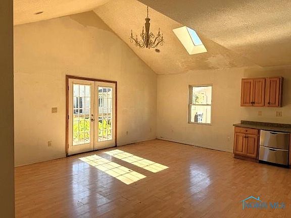 5th image of 1105 1st St