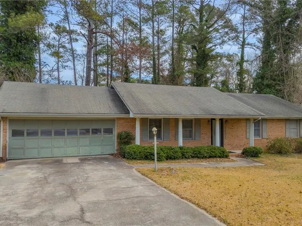 3260 Hidden Forest Dr, Snellville, GA 30078