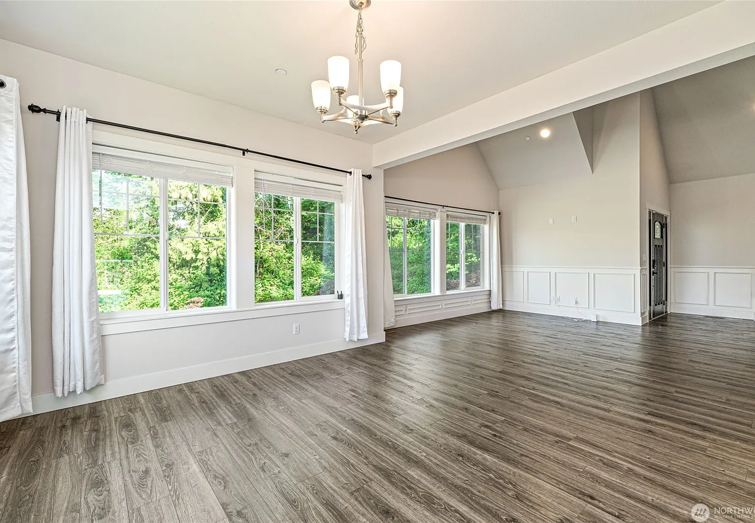 4 bed, 2990 sqft, $4,300 — Photo 3