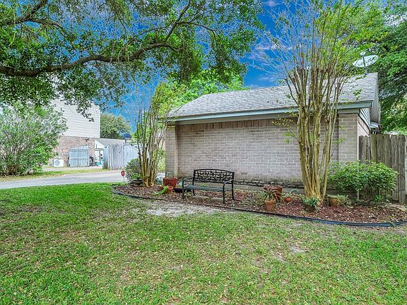 2nd image of 19606 Horseshoe Lake Ln