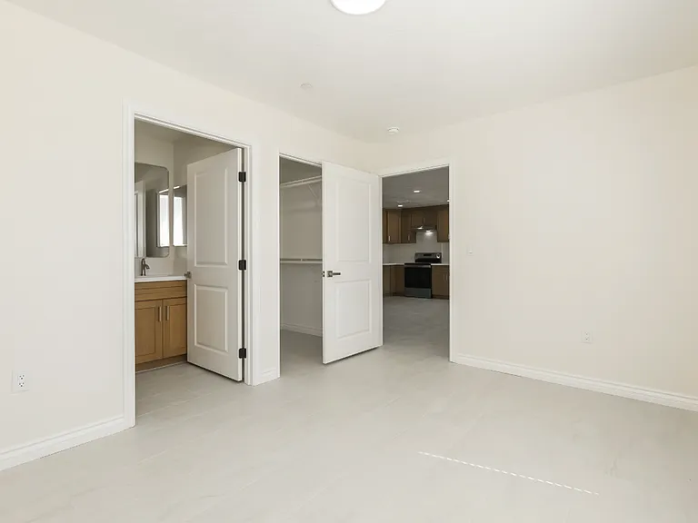 Spacious 3BR/2BA Home with Open Floor Plan, Garage & Washer/Dryer — Photo 8