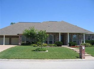 831 Pine Valley Dr, College Station, TX 77845