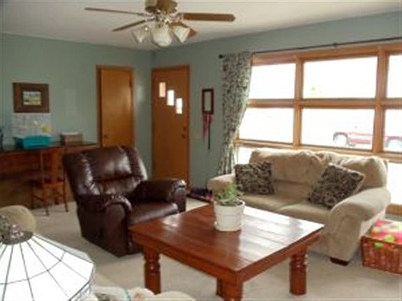 3rd image of 813 Janette St