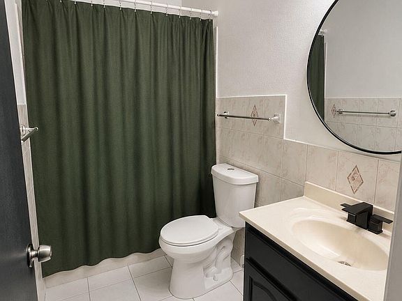 5th image of 716 Strawberry Hill Est