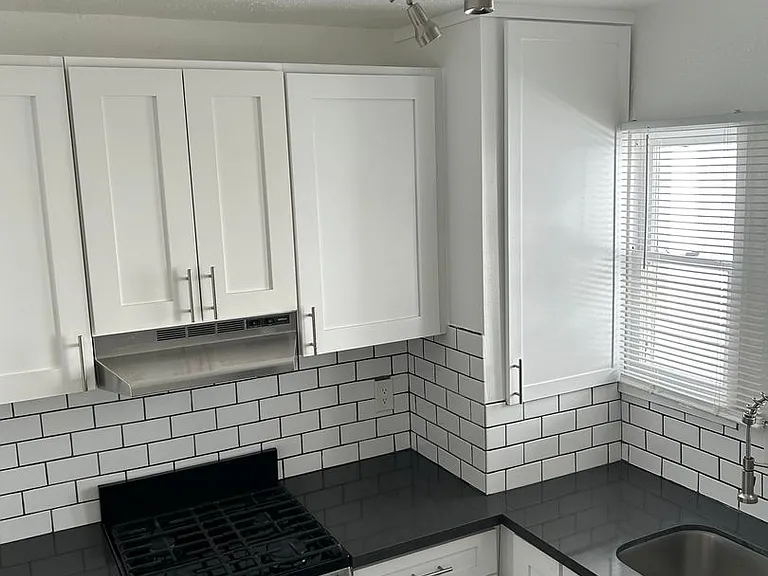 Evans Apartments — Photo 12