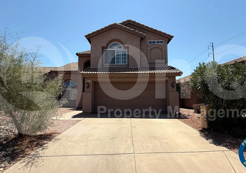 3211 E Behrend Dr