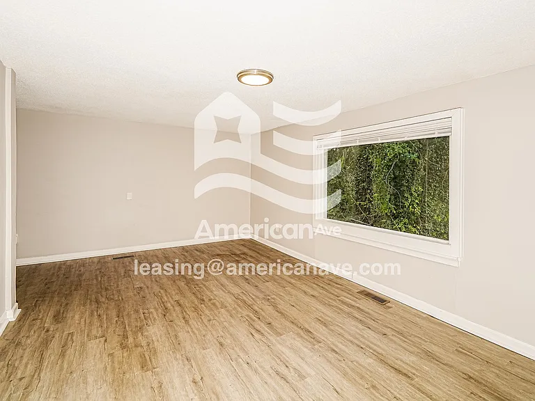 1483911_004_living_room_4.jpg