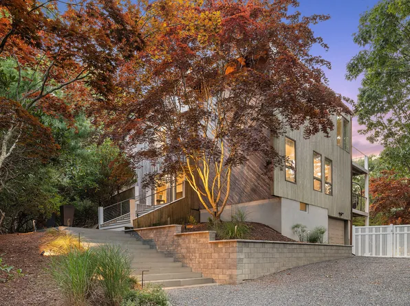 21 Bridies Path, Southampton, NY 11968