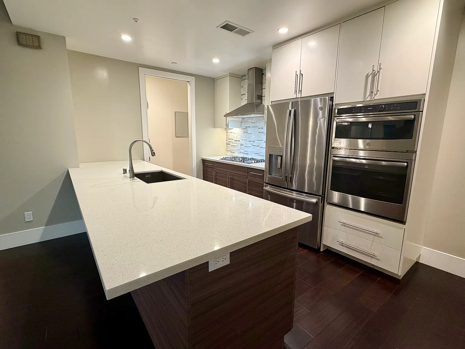 3 bed, 1382 sqft, $5,800 — Photo 3