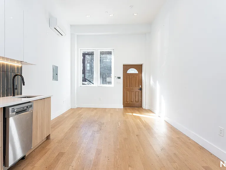 987 Bedford Ave #1F — Photo 1
