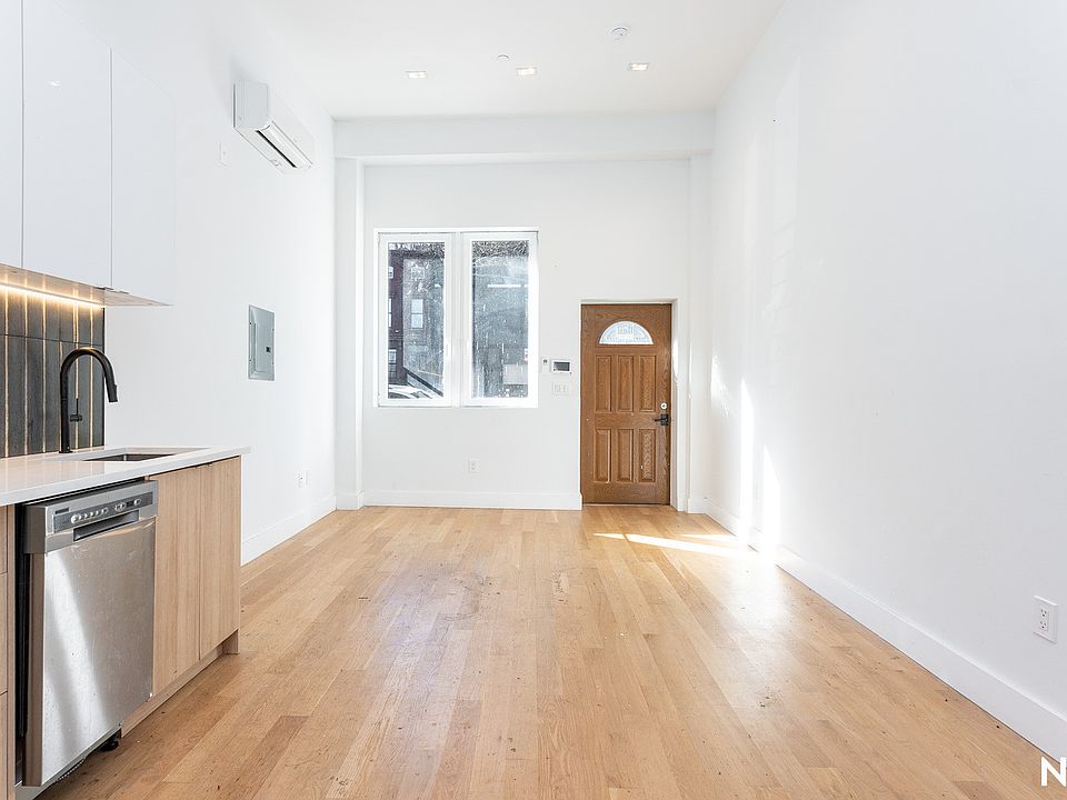 1st image of 987 Bedford Ave #1F