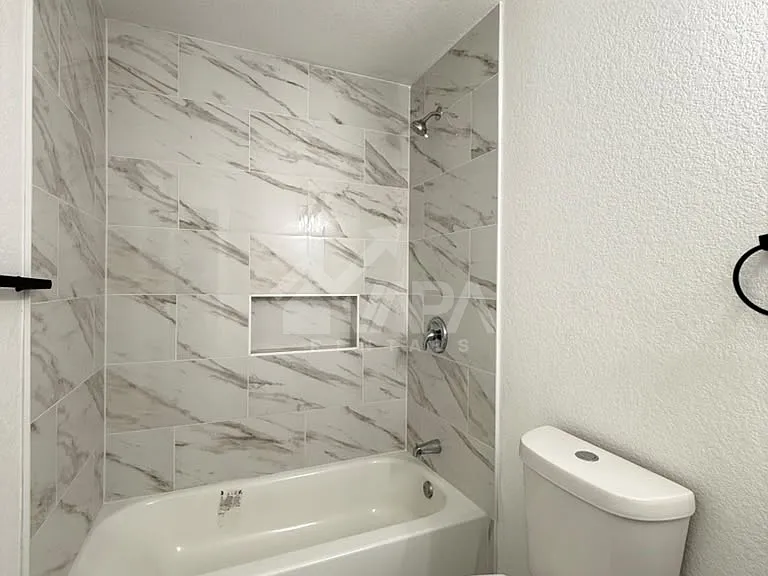 817 Meadow Br — Photo 12