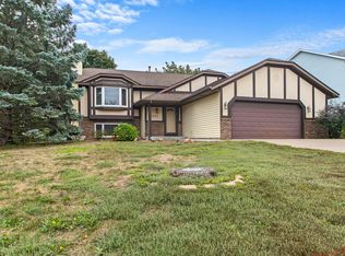 1377 Carriage Rd, Woodbury, MN 55125