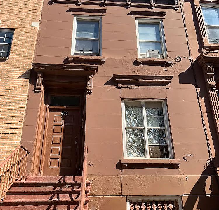 1st image of 803 Willoughby Ave
