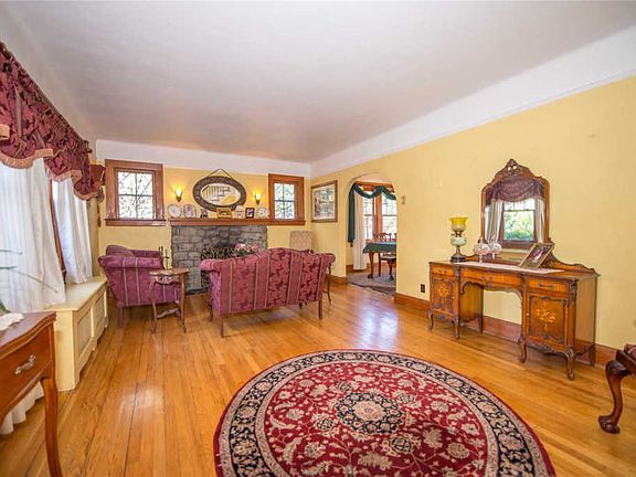 3rd image of 1821 Jackson Ave