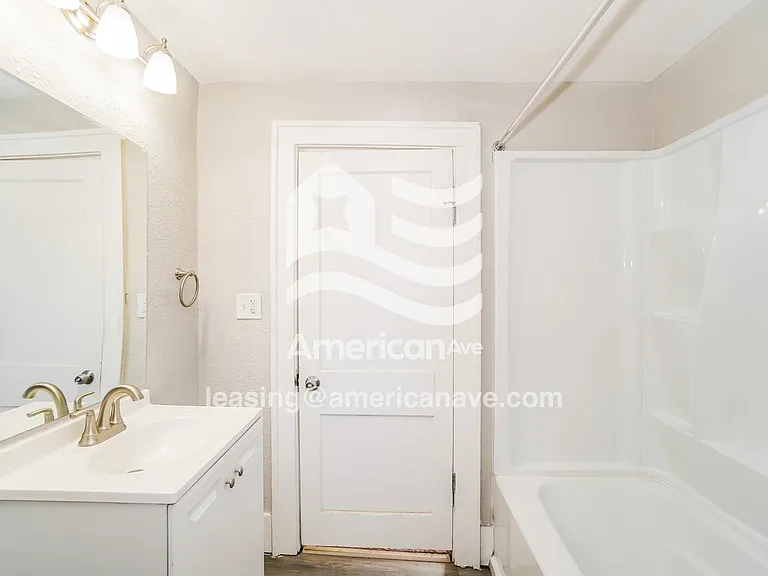 497515_013_bathroom_13654764.jpg