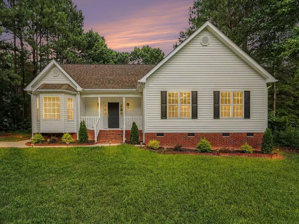 3220 Natural Pines Pl, Zebulon, NC 27597