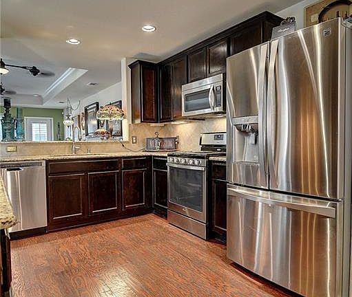 3rd image of 2427 Honeybee Ln