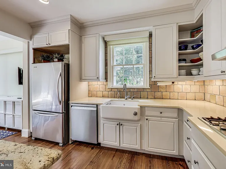 5809 Grosvenor Ln — Photo 8