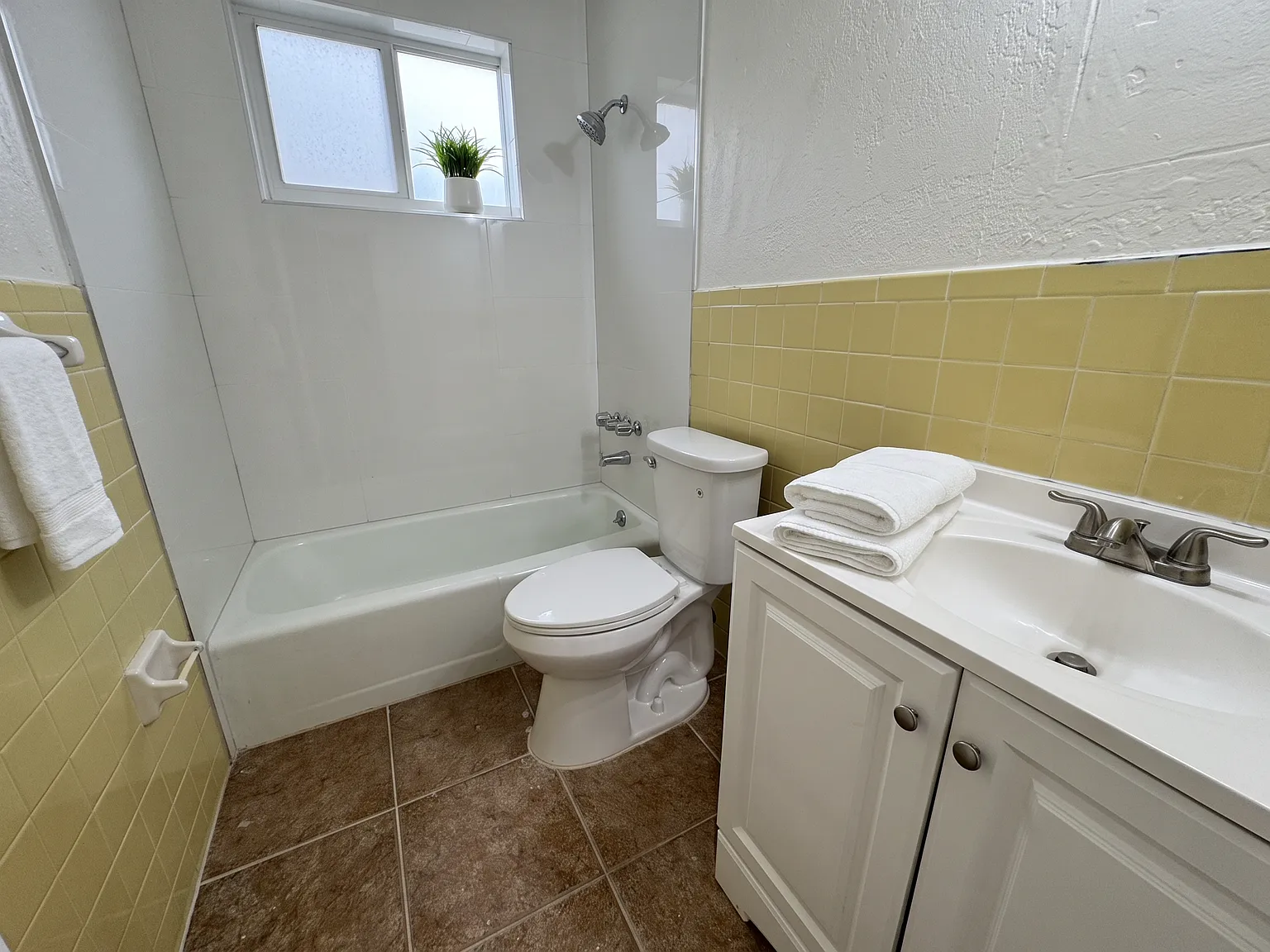 2 bed, 1050 sqft, $1,995 — Photo 3