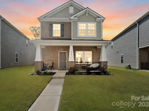 637 Cranford Dr, Pineville, NC 28134