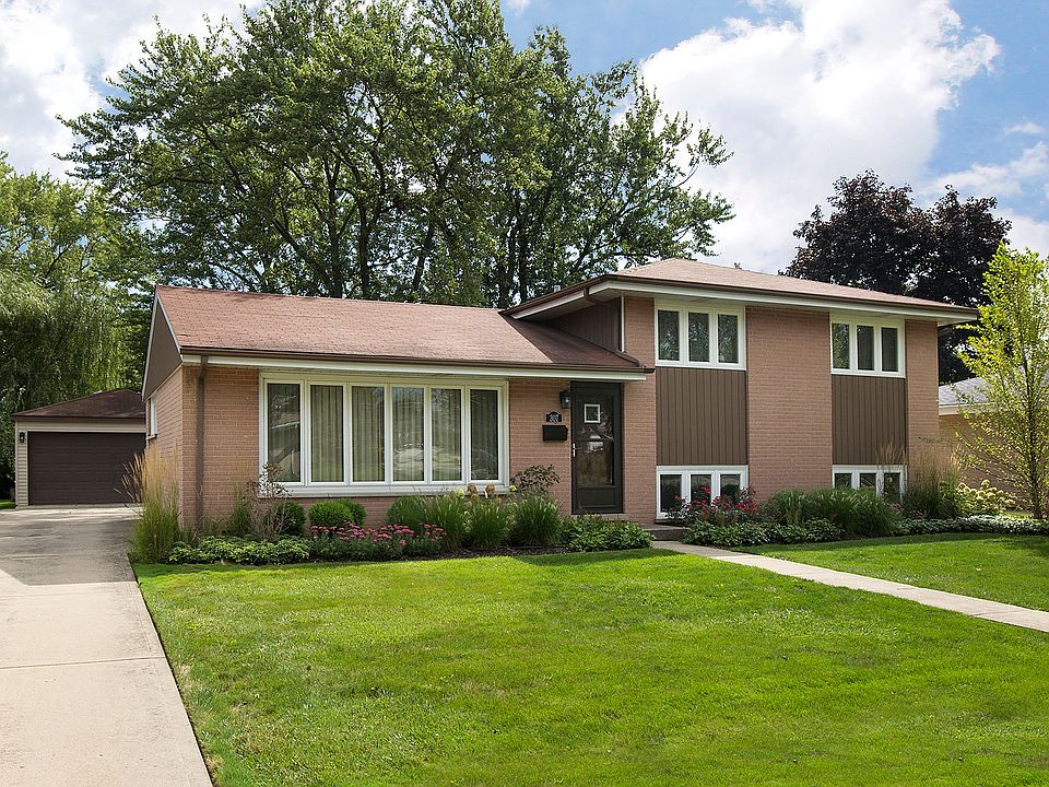 1st image of 307 Crescent Dr