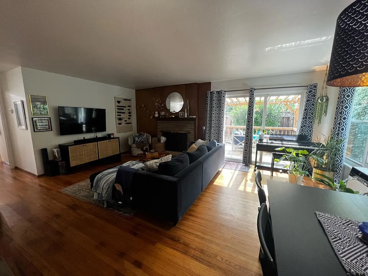 3 bed, 1200 sqft, $6,000 — Photo 3