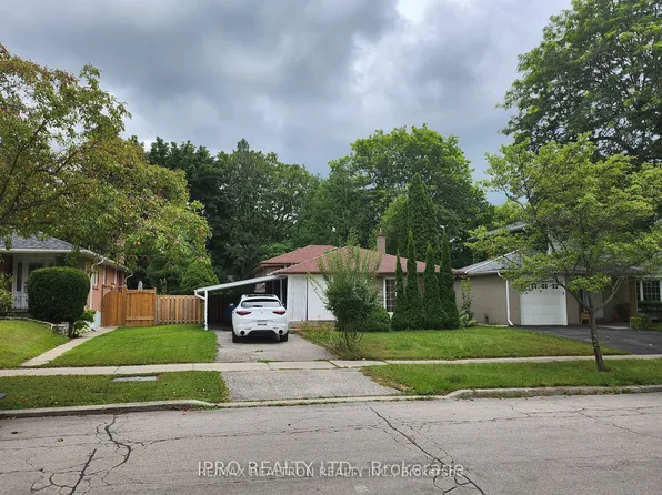 16 Cresthaven Dr, Toronto, ON M2H 1L7