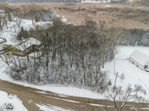 24334 N Grandview Dr, Lake Barrington, IL 60010