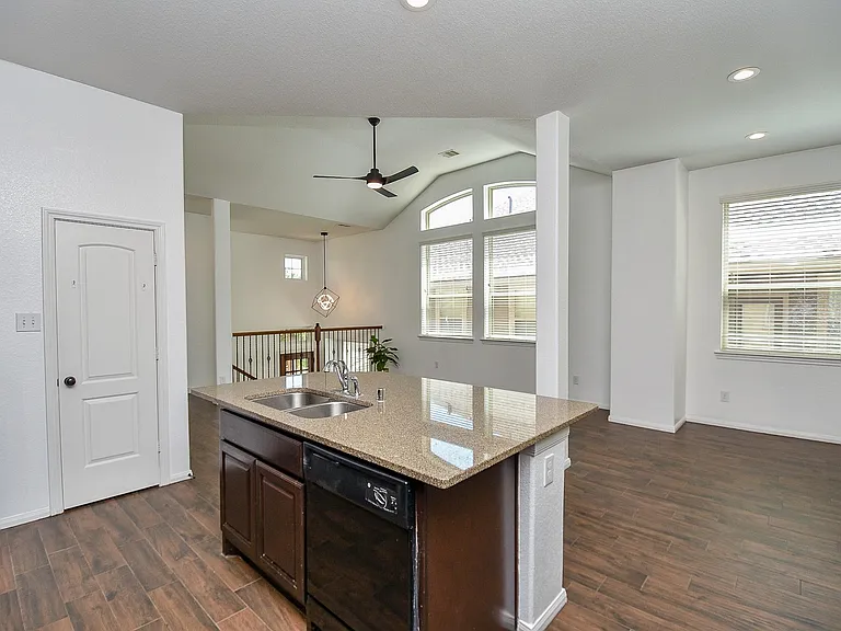 18 Cheswood Manor Dr — Photo 18