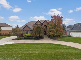 3841 Fawn Dr, Rochester, MI 48306