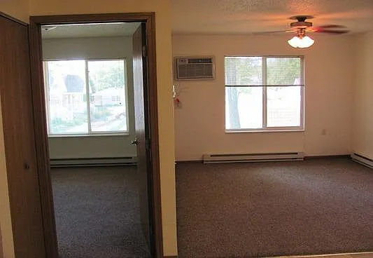 Grandview Apartments — Photo 8