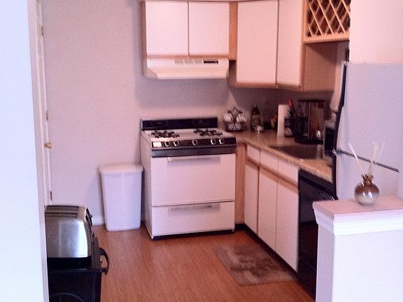 4th image of 1286 Kenmore Ave #A