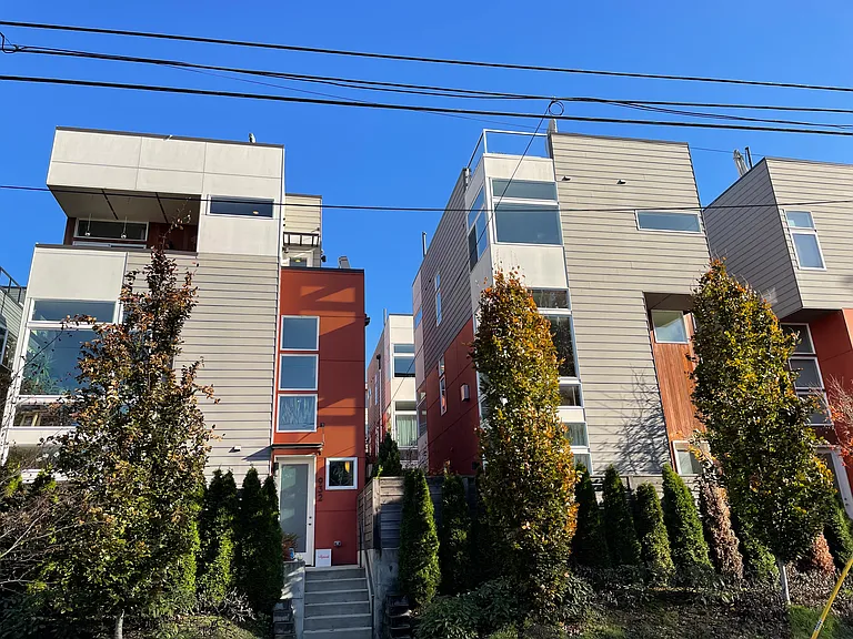 932 15th Ave — Photo 2